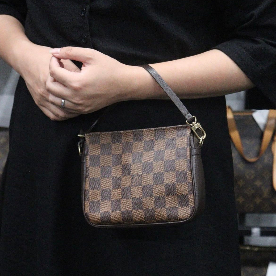 Rank A ｜ LV Damier Truth make up ｜23122606