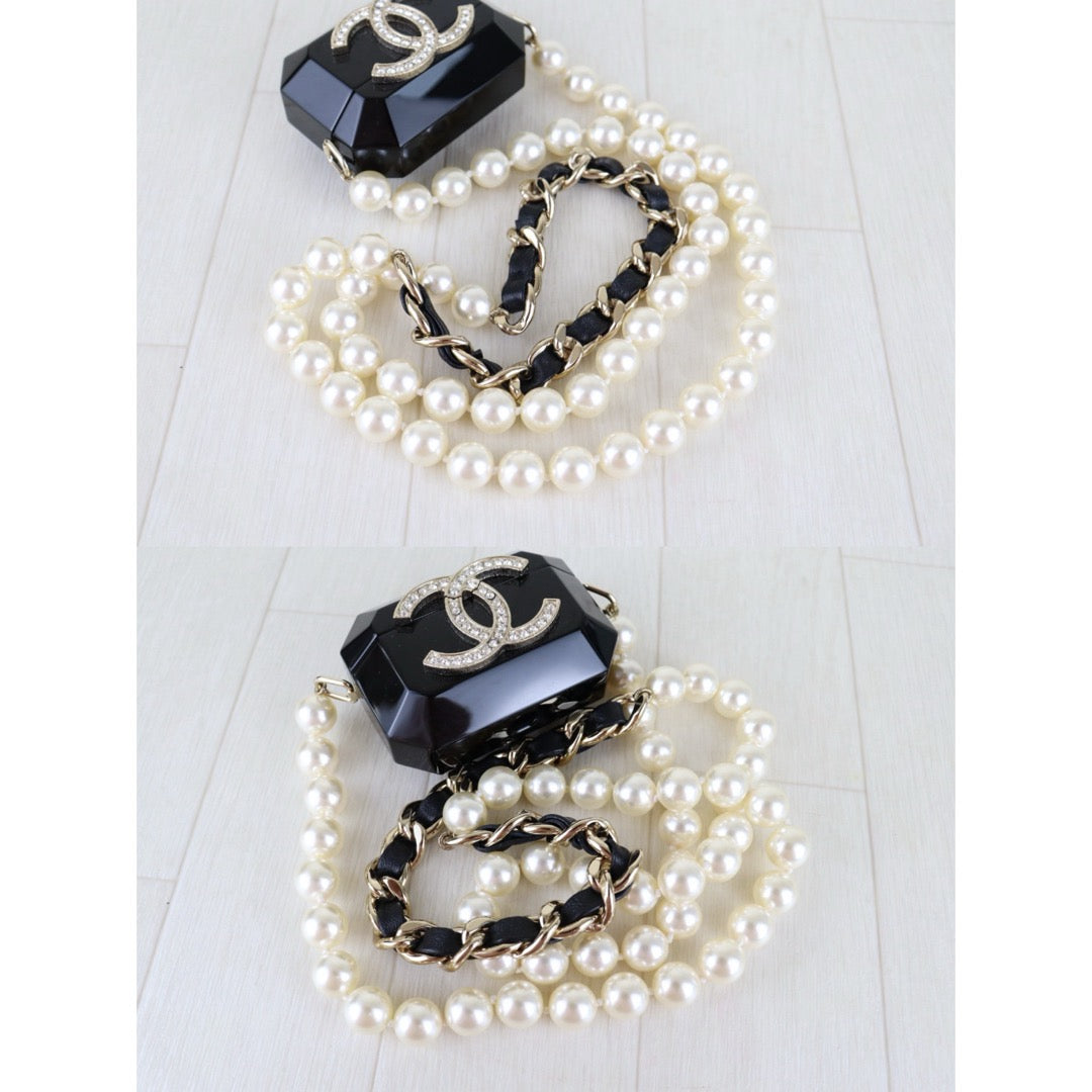 Very Good ( Rank A)｜ CHANEL Rhinestone Coco Mark Pearl Chain AirPods Pro Bag Made in 2021 year｜S25112001