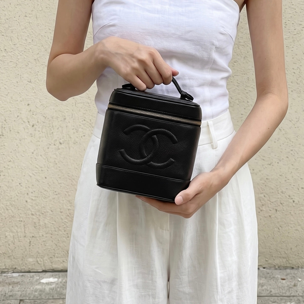 Include Entrupy Certificate of Authenticity｜Very Good（Rank A）｜CHANEL Caviar Skin Vertical Vanity Case Hand Bag  Made In 2002-2003 Year ｜26092405