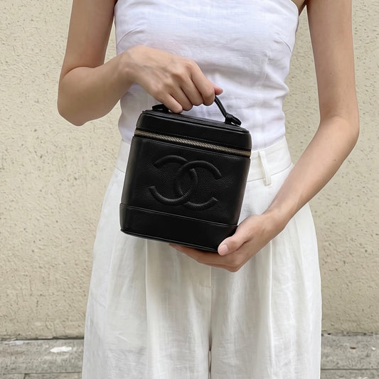 Include Entrupy Certificate of Authenticity｜Very Good（Rank A）｜CHANEL Caviar Skin Vertical Vanity Case Hand Bag  Made In 2002-2003 Year ｜26092405