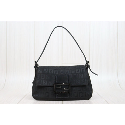 Good ( Rank AB)｜ FENDI Mamma Baguette Shoulder Bag Black ｜26012215