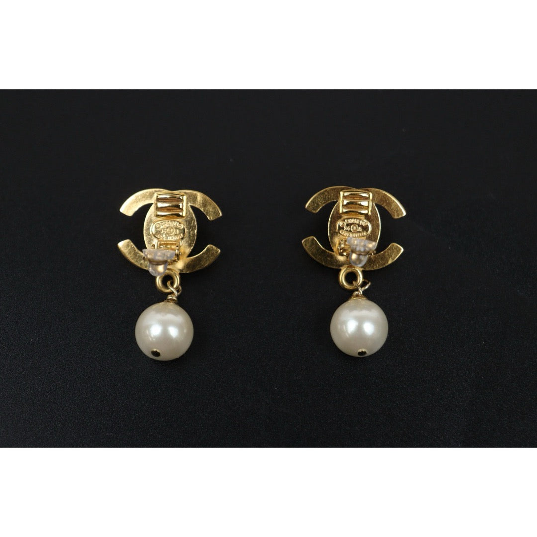 Very Good ( Rank A) ｜CHANEL 96A 18K Gold Plating Pearl Earrings Made In 1996 Year｜25122304