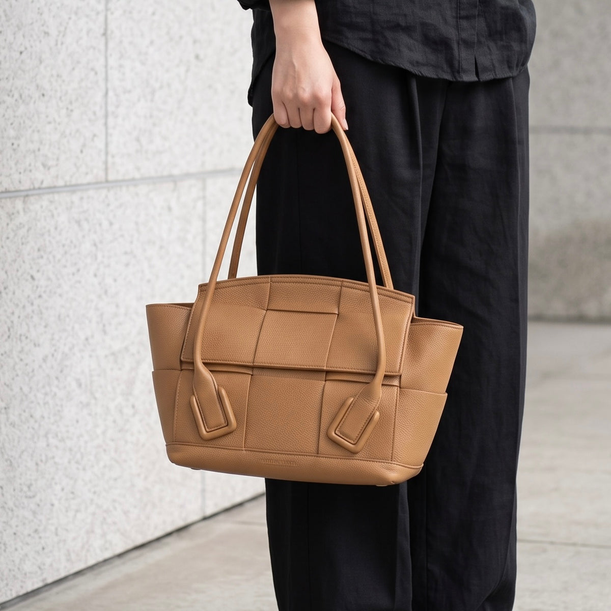 Include Entrupy Certificate of Authenticity｜Good ( Rank AB)｜ Bottega Veneta Arco 33 Calfskin Camel Shoulder Bag｜S26083012