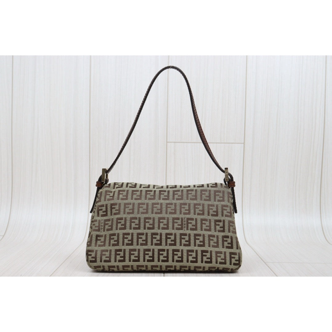 Very Good ( Rank A)｜ FENDI Mamma Baguette Shoulder Bag  Gold Hardware｜25050803