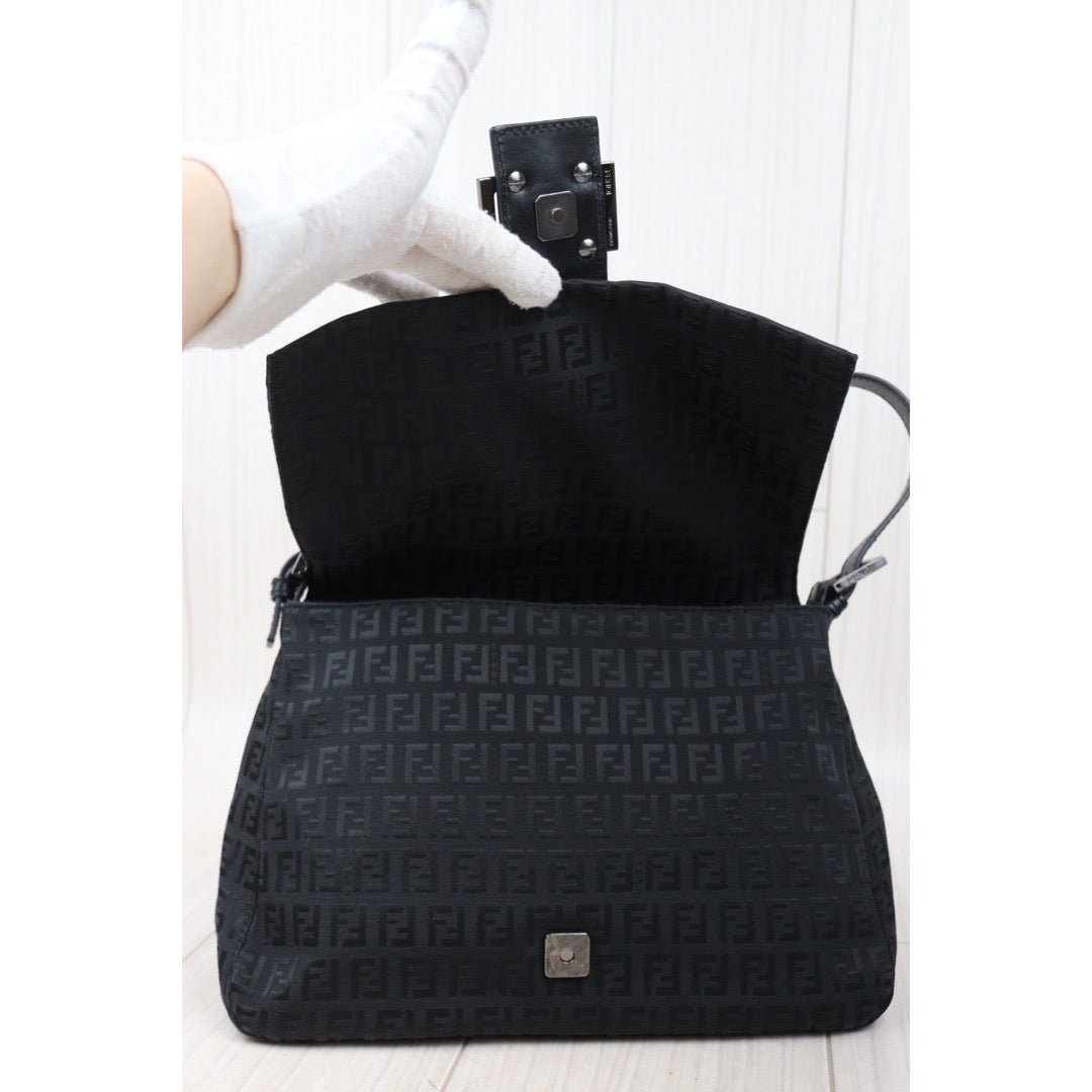 Rank AB｜ FENDI Mamma Baguette Shoulder Bag Black ｜V24060623