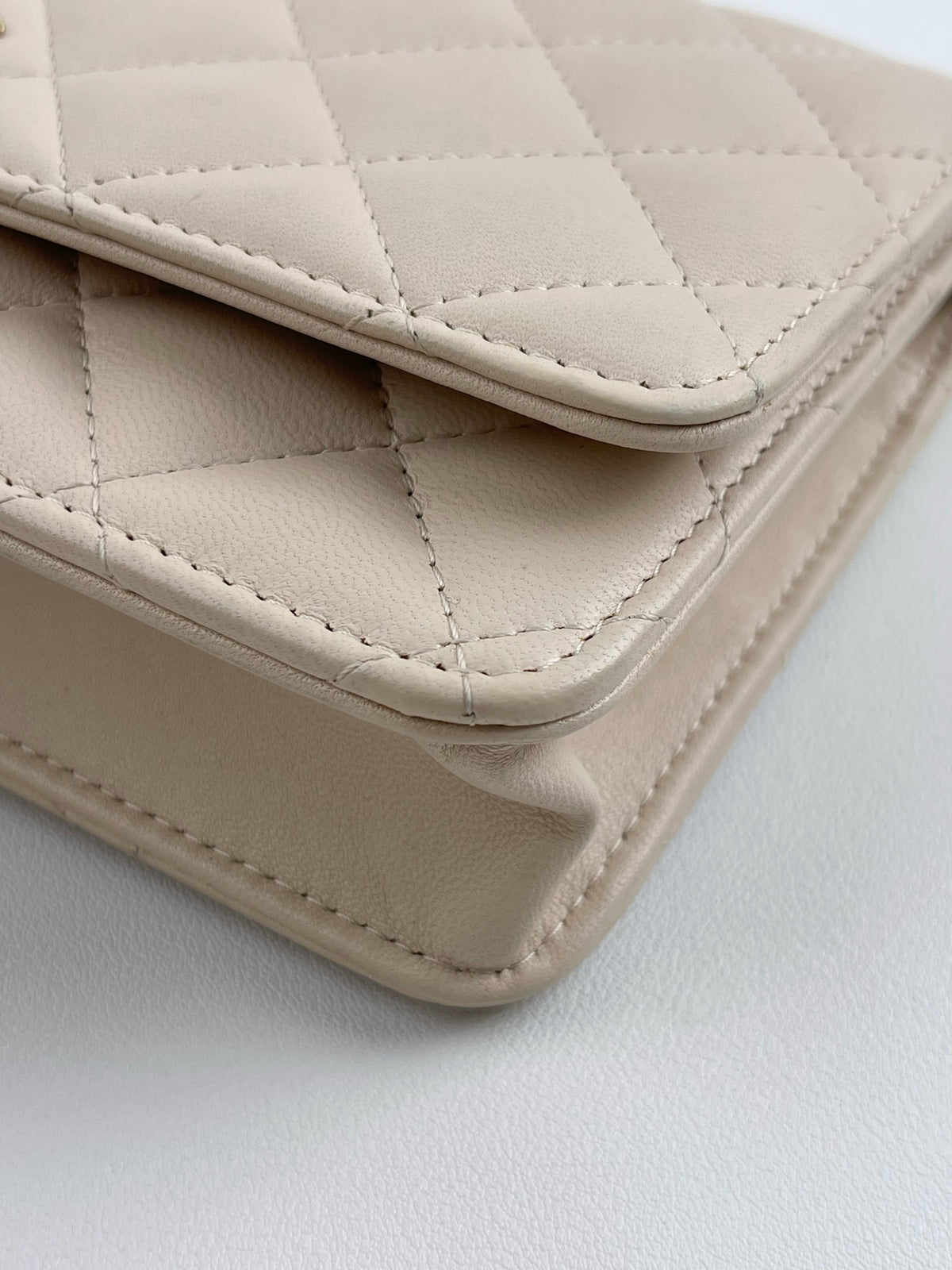 Include Entrupy Certificate of Authenticity｜Very Good ( Rank A) ｜CHANEL Lambskin Beige WOC Chain Bag