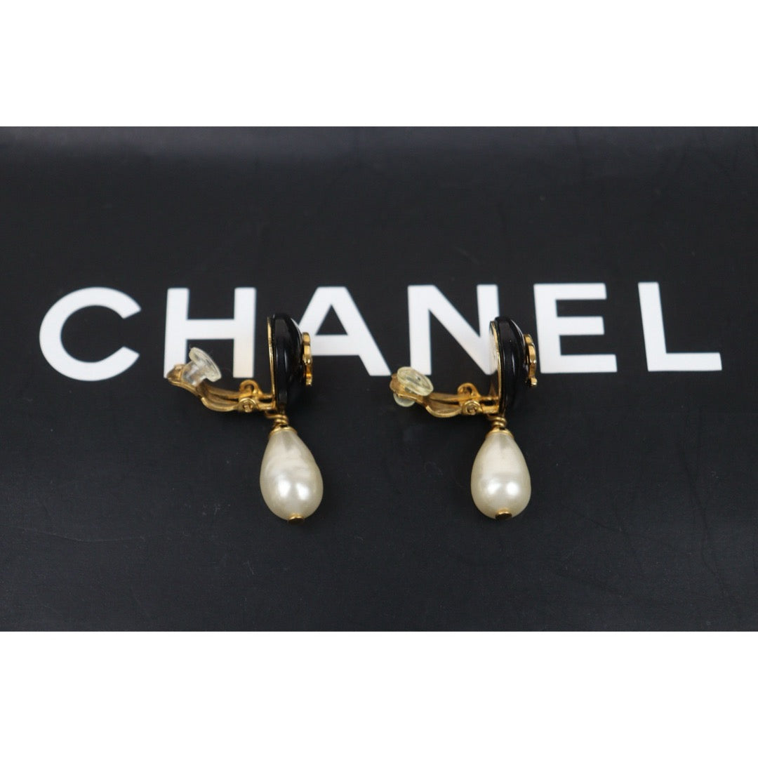 Very Good ( Rank A) ｜CHANEL  COCO Mark  Pearl  Drop  Earrings Made In 1996Year｜25062304
