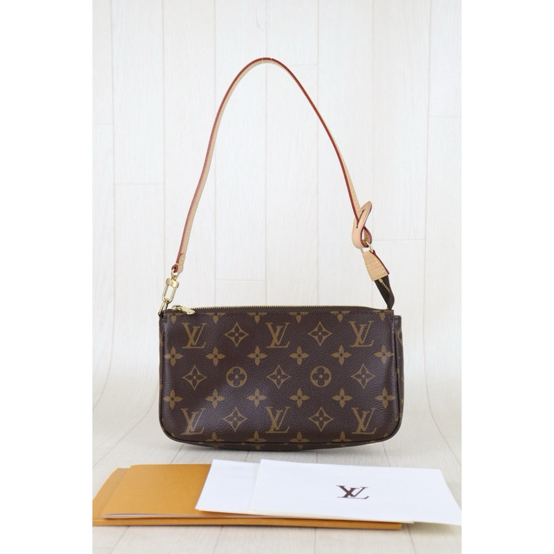 Include Entrupy Certificate of Authenticity｜Very Good ( Rank A)｜ Louis Vuitton Current Model Monogram Pochette Accessoires IC Chip model｜S26052206