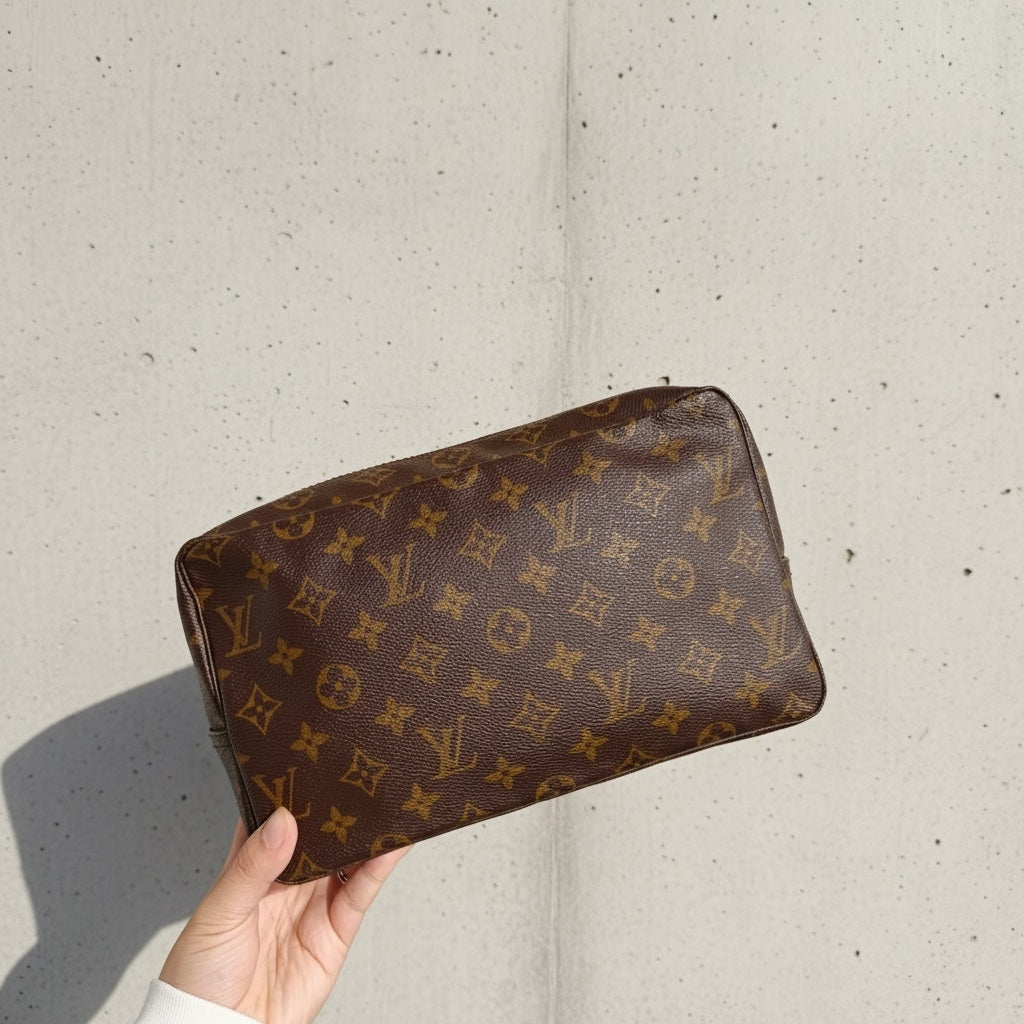 Include Entrupy Certificate of Authenticity｜Good ( Rank AB)｜ Louis Vuitton Truth Toilet 28 Monogram Makeup Pouch｜26050708