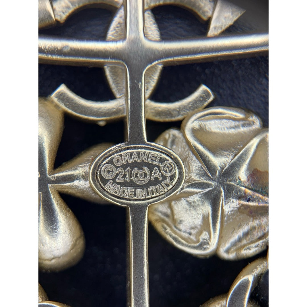 Include Authentic Detective Certificate of Authenticity｜Very Good ( Rank A)｜ CHANEL 21A Coco Mark Shield Brooch Made In 2021Year ｜26052007