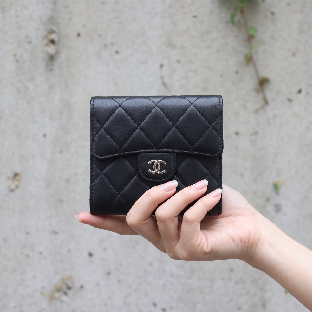 Include Entrupy Certificate of Authenticity｜Good ( Rank AB)｜CHANEL Lamb Skin Black Wallet Made In 2016 Year｜S26073112