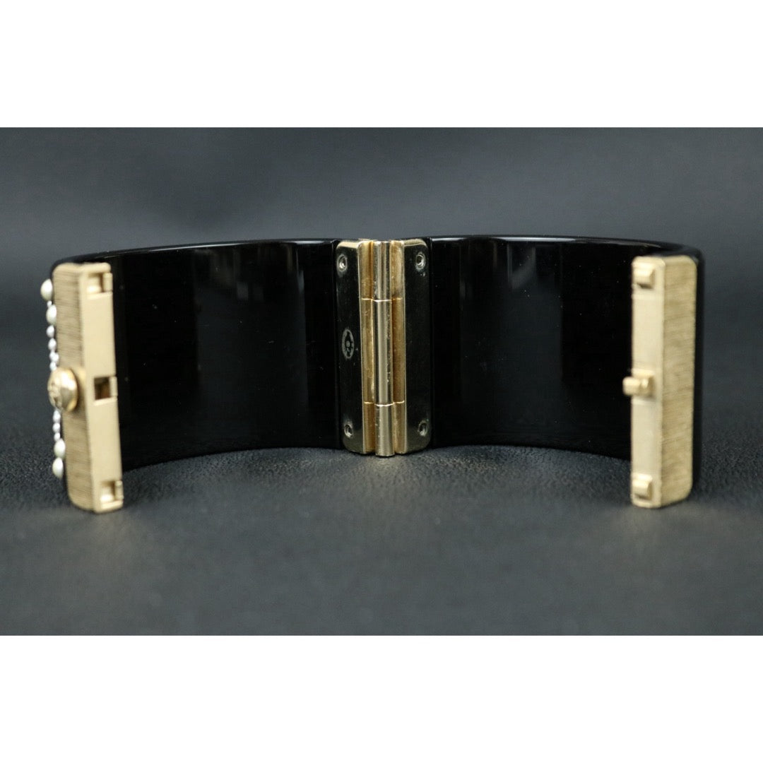 Include Authentic Detective Certificate of Authenticity｜Very Good ( Rank A) ｜ CHANEL Coco Mark Pearl Acrylic Bracelet ｜S26053004