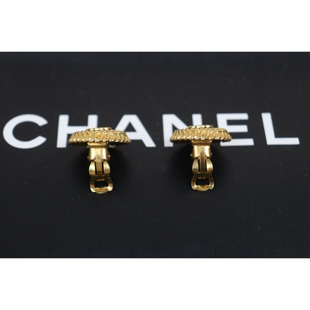 Very Good ( Rank A) ｜ CHANEL Coco Mark  Viatage Gold Earrings Made In 1996Year ｜25102305