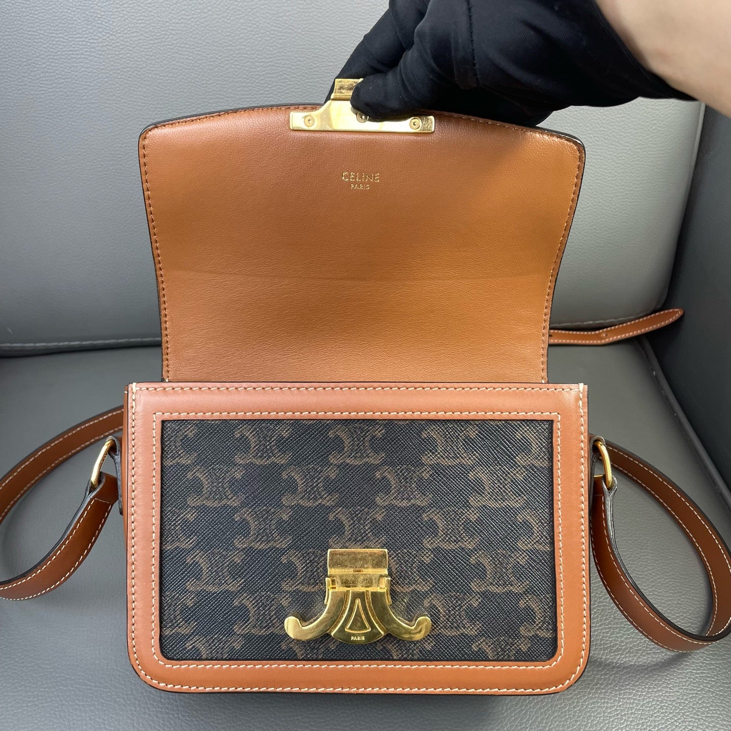 Very Good ( Rank A) ｜ CELINE Triomphe Teen Shoulder Bag