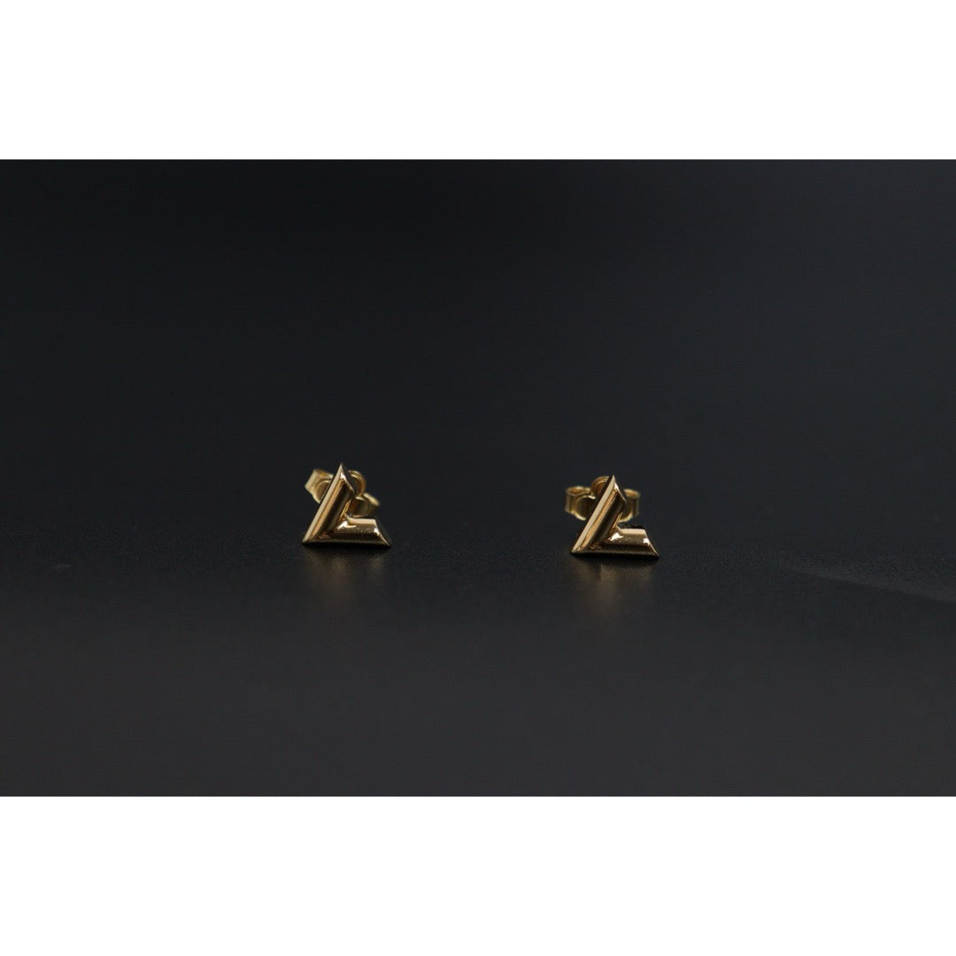 Include Authentic Detective Certificate of Authenticity｜Very Good ( Rank A) ｜ Louis Vuitton Collier Essential V Earrings ｜26042007