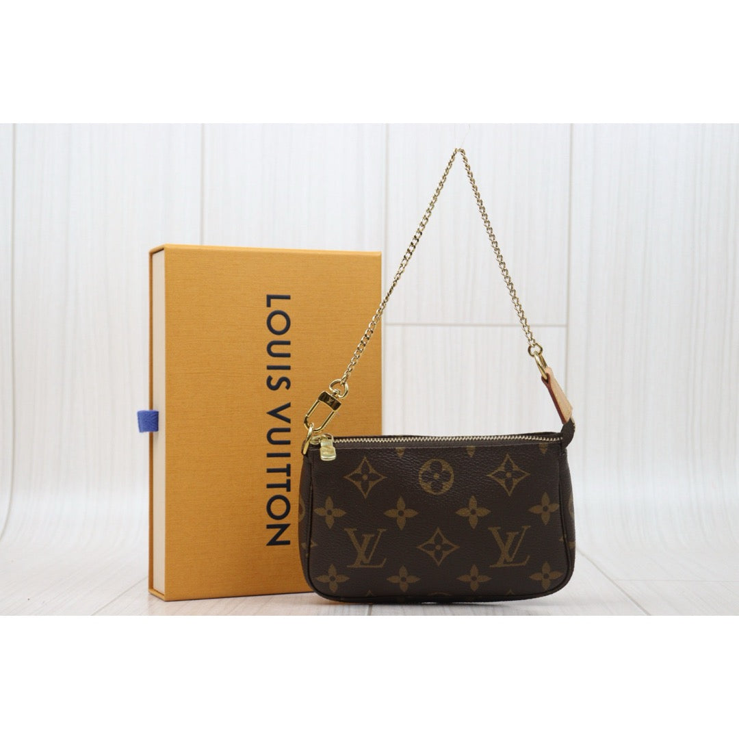 Very Good ( Rank A) ｜ LV Monogram Mini Pochette Accessoire｜S25072909