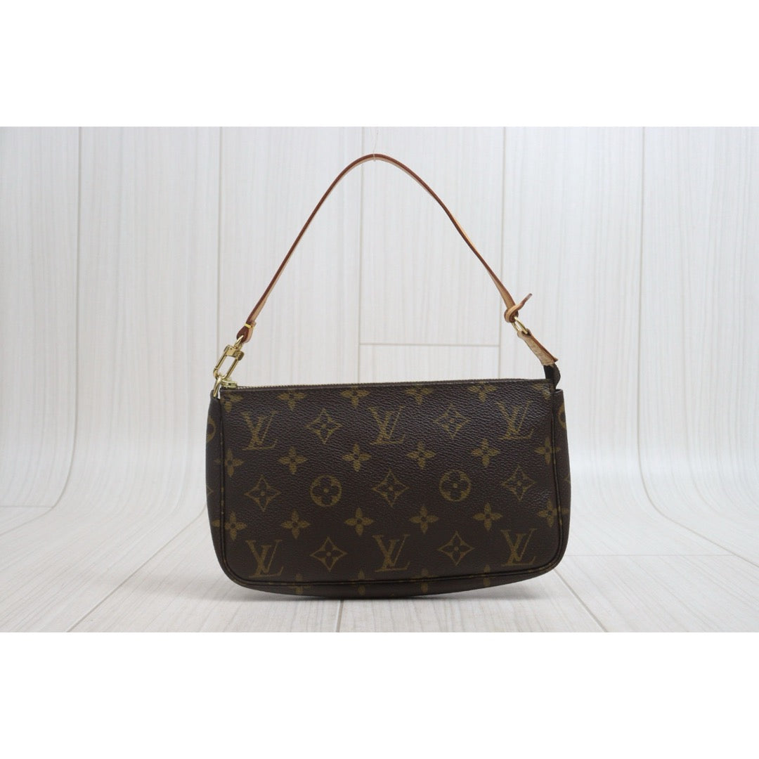 Include Entrupy Certificate of Authenticity｜Very Good ( Rank A) ｜Louis Vuitton Monogram Pochette Accessoire｜26073001