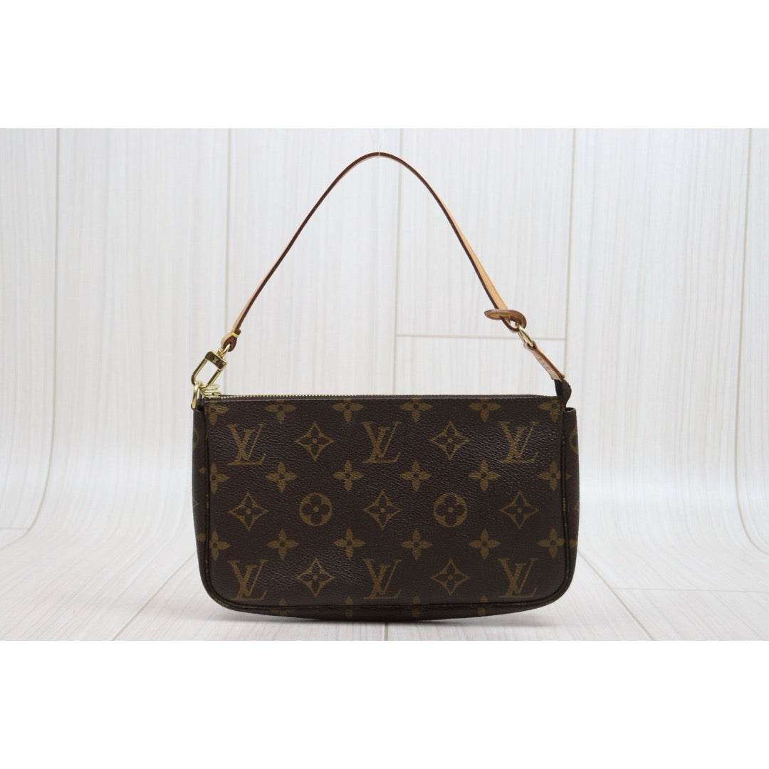 Very Good ( Rank A)｜LV Monogram Pochette Accessoires ｜26021702