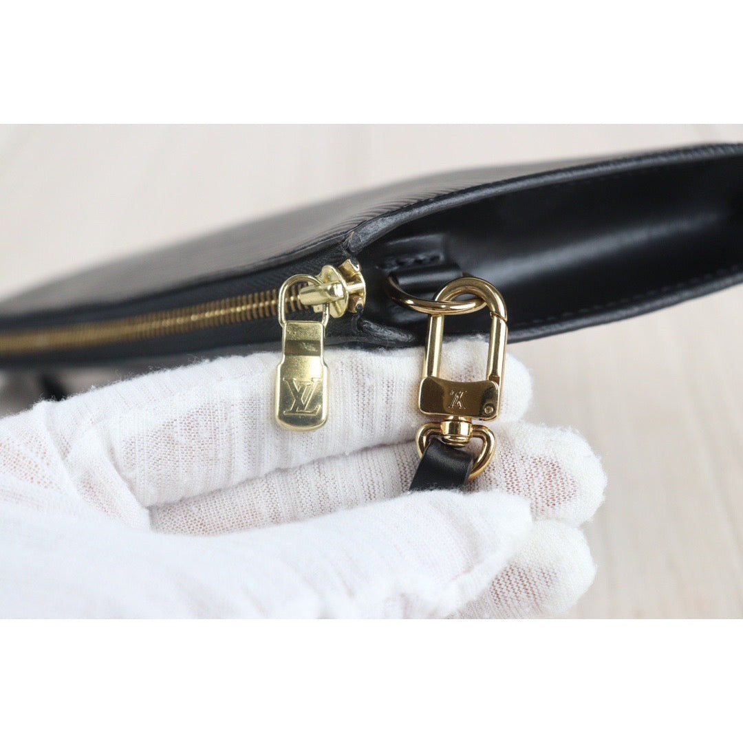 Rank A ｜LV Epi Pochette Accessoir Handbag Black｜23090908