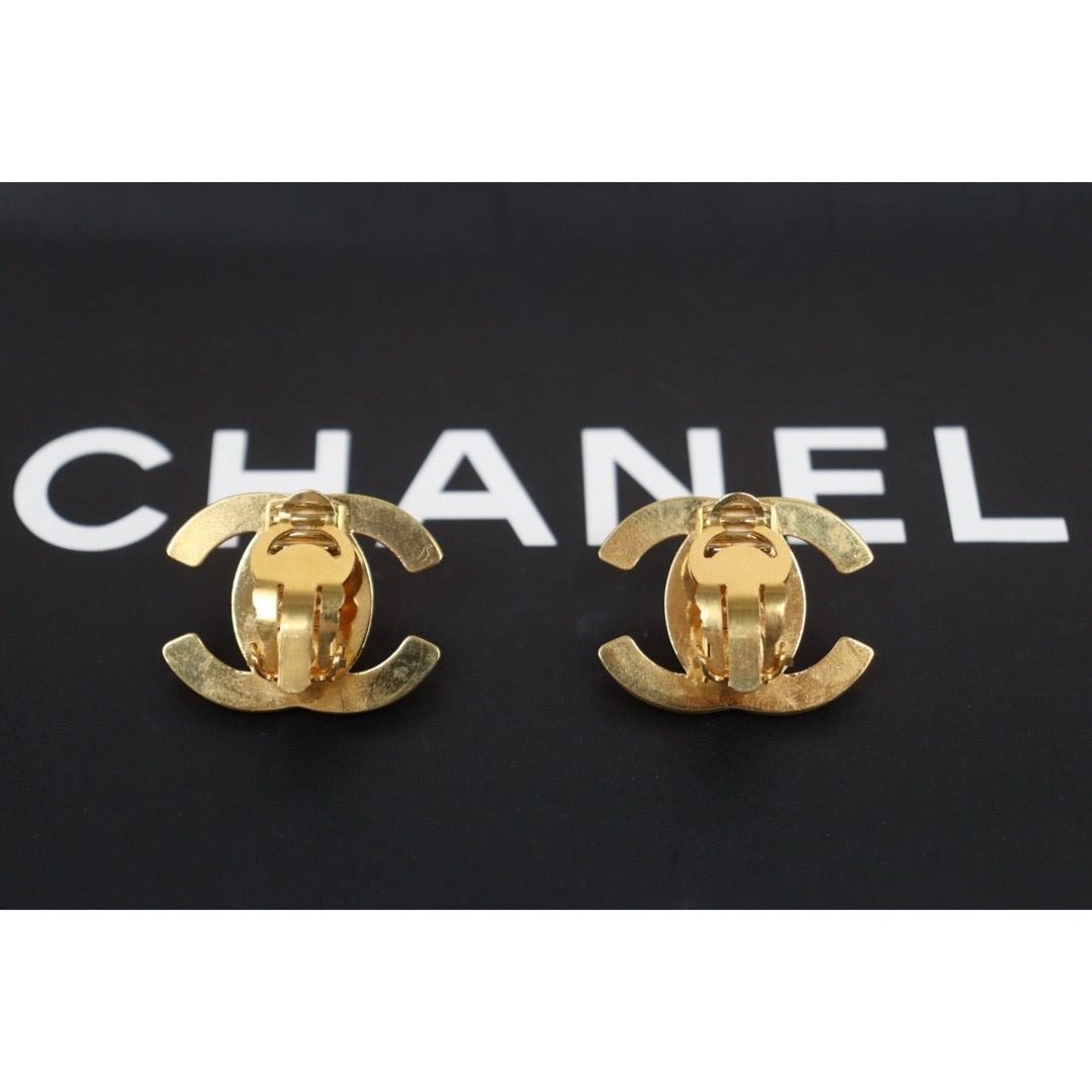 Very Good ( Rank A) ｜CHANEL Vintage 18K Gold Plating Earrings Made In 1996 Year GM｜S25110437