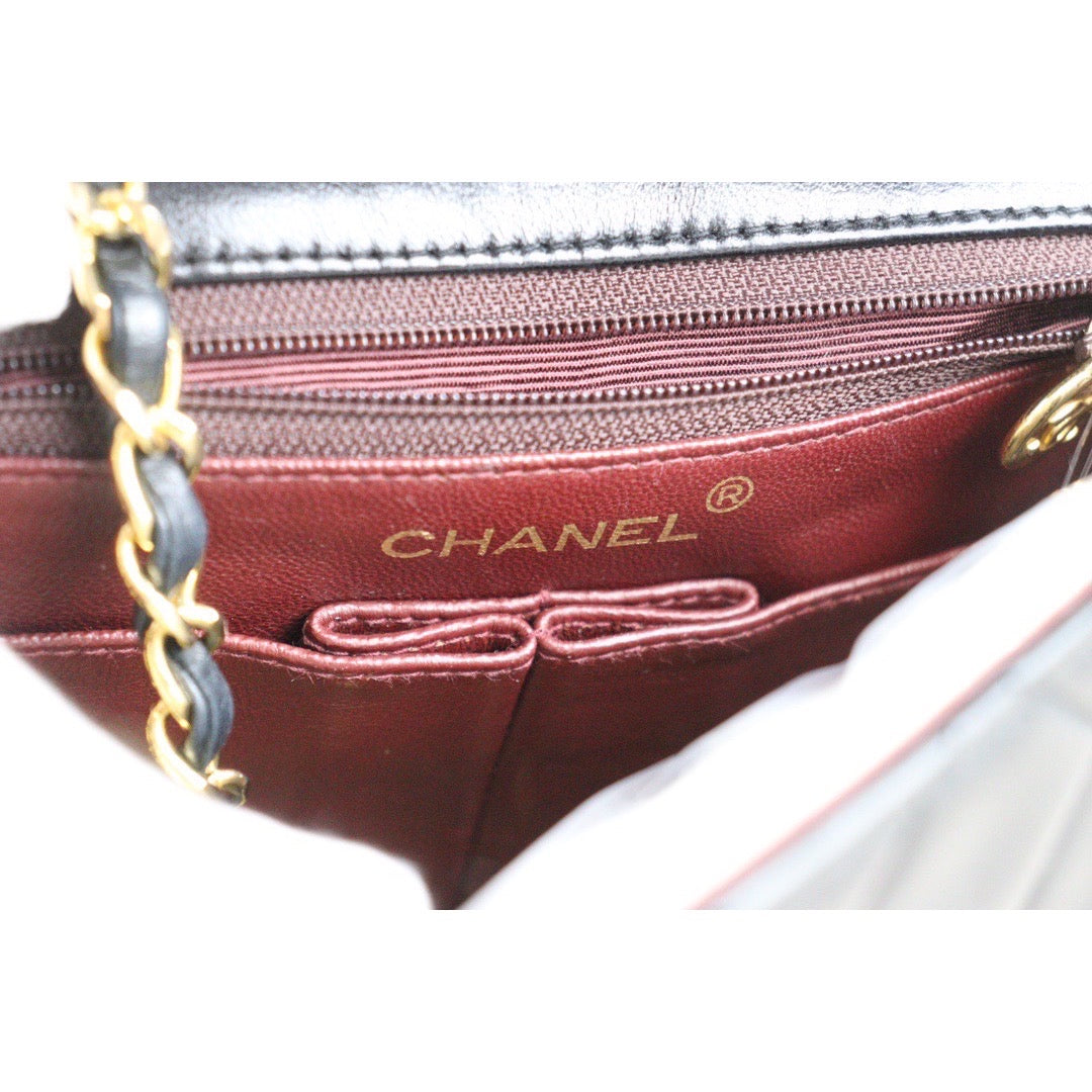 Rank AB ｜ CHANEL Black Lanbskin Square 20 Shoulder Bag Made In 1989～1991 Year｜23101211