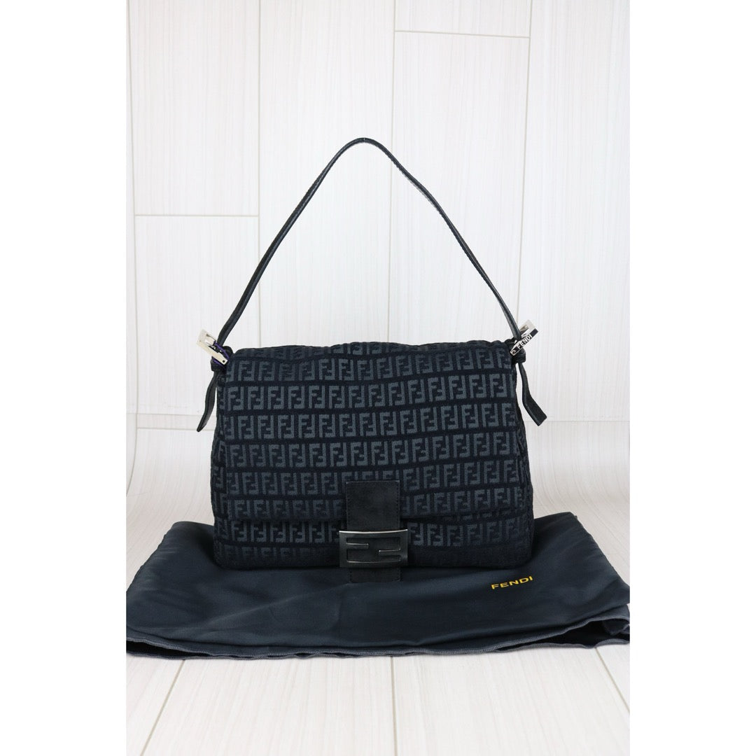Very Good ( Rank A)｜ FENDI Zucca Mamma Baguette Velvet Horsehair Shoulder Bag Black｜X25101502