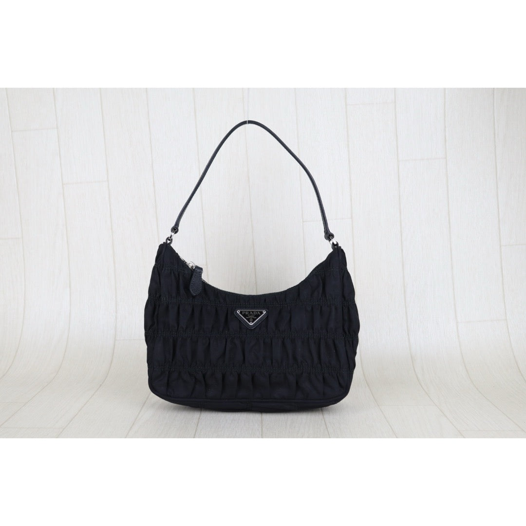 Very Good ( Rank A) ｜ PRADA Re-Edition 2005 HOBO HandBag Black｜H25052612