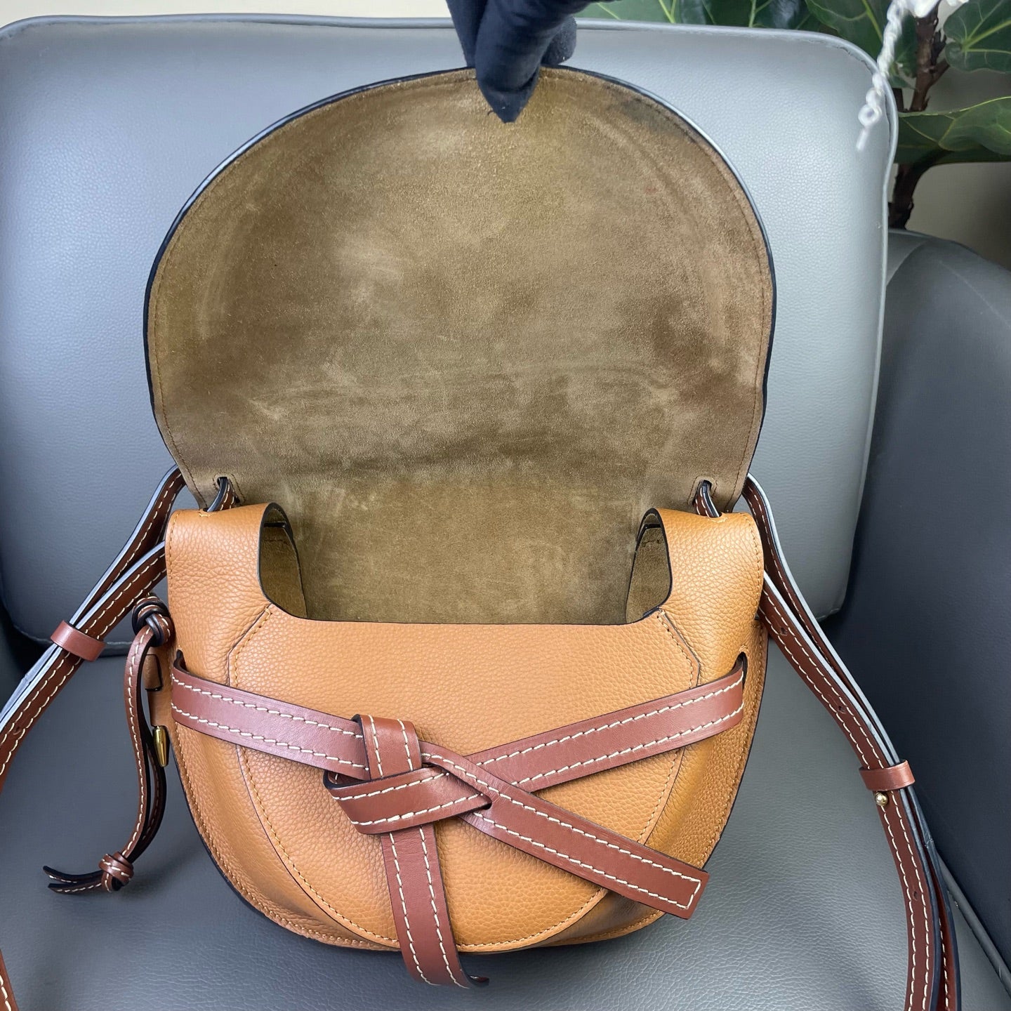 Very Good ( Rank A) ｜ Loewe Gate  Shoulder Bag Caramel｜P24051325