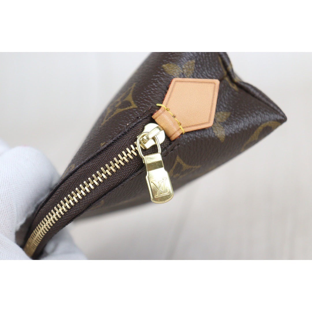 Rank A ｜LV Monogram Pochette Cosmetics｜23092808