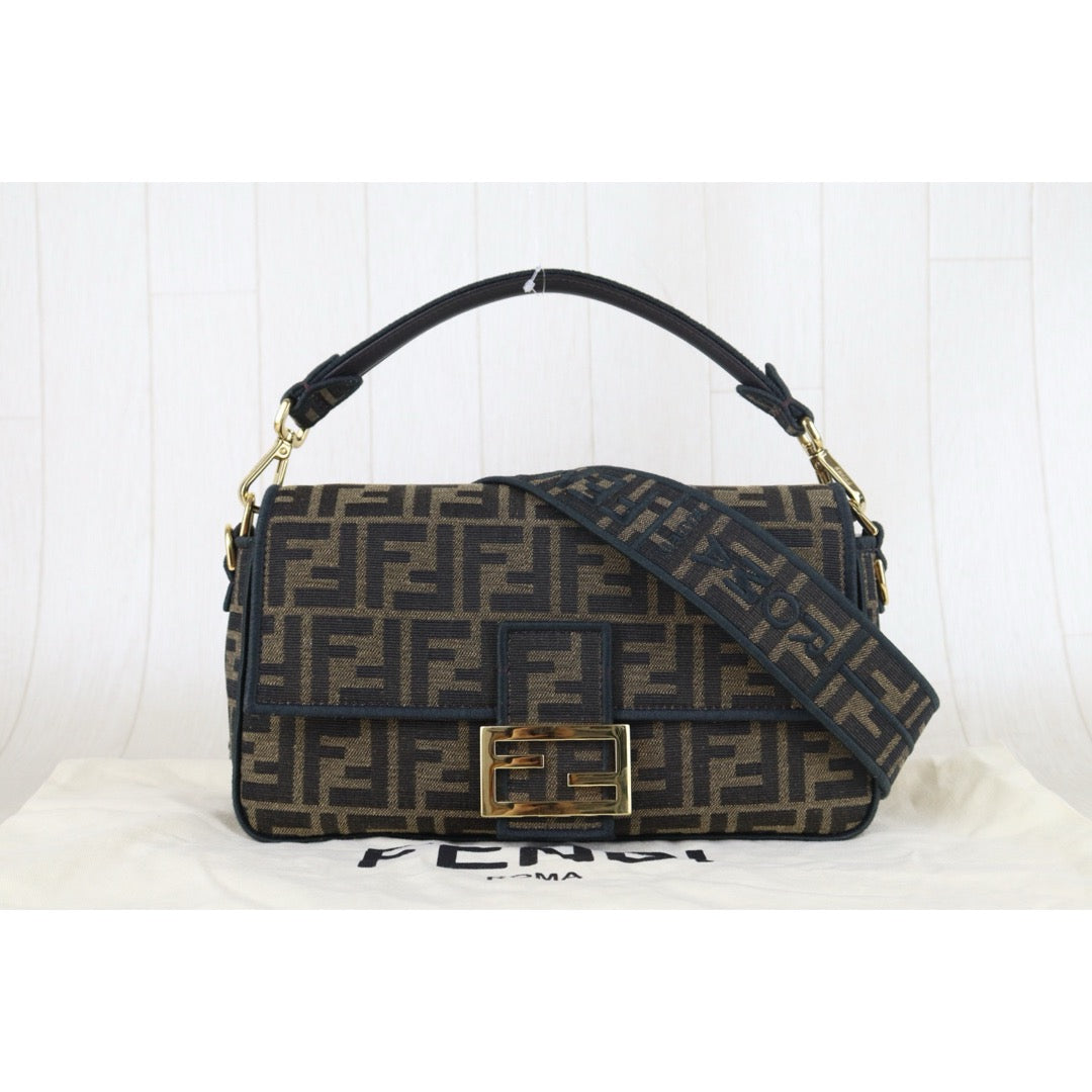Include Entrupy Certificate of Authenticity｜Very Good ( Rank A)｜ FENDI Mamma Baguette Shoulder Bag  Gold Hardware Current Model｜S26060504
