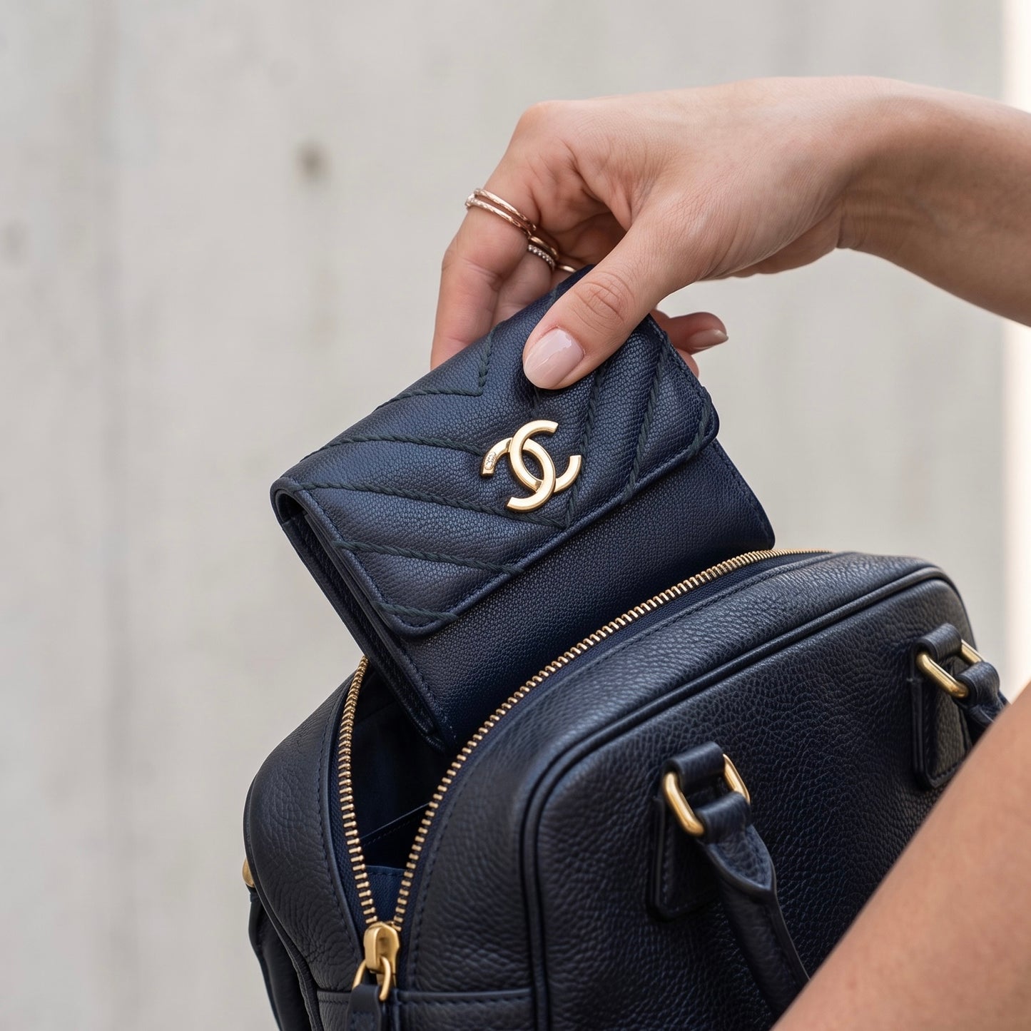 Include Entrupy Certificate of Authenticity｜Good ( Rank AB)｜Chanel Calf Skin V-Patterned Black Wallet Made In 2019Year｜S26072510