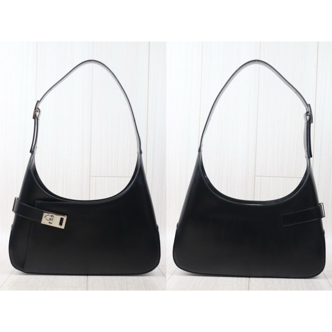 Very Good ( Rank A) ｜Ferragamo Calf Leather Shoulder Bag Black｜24102417