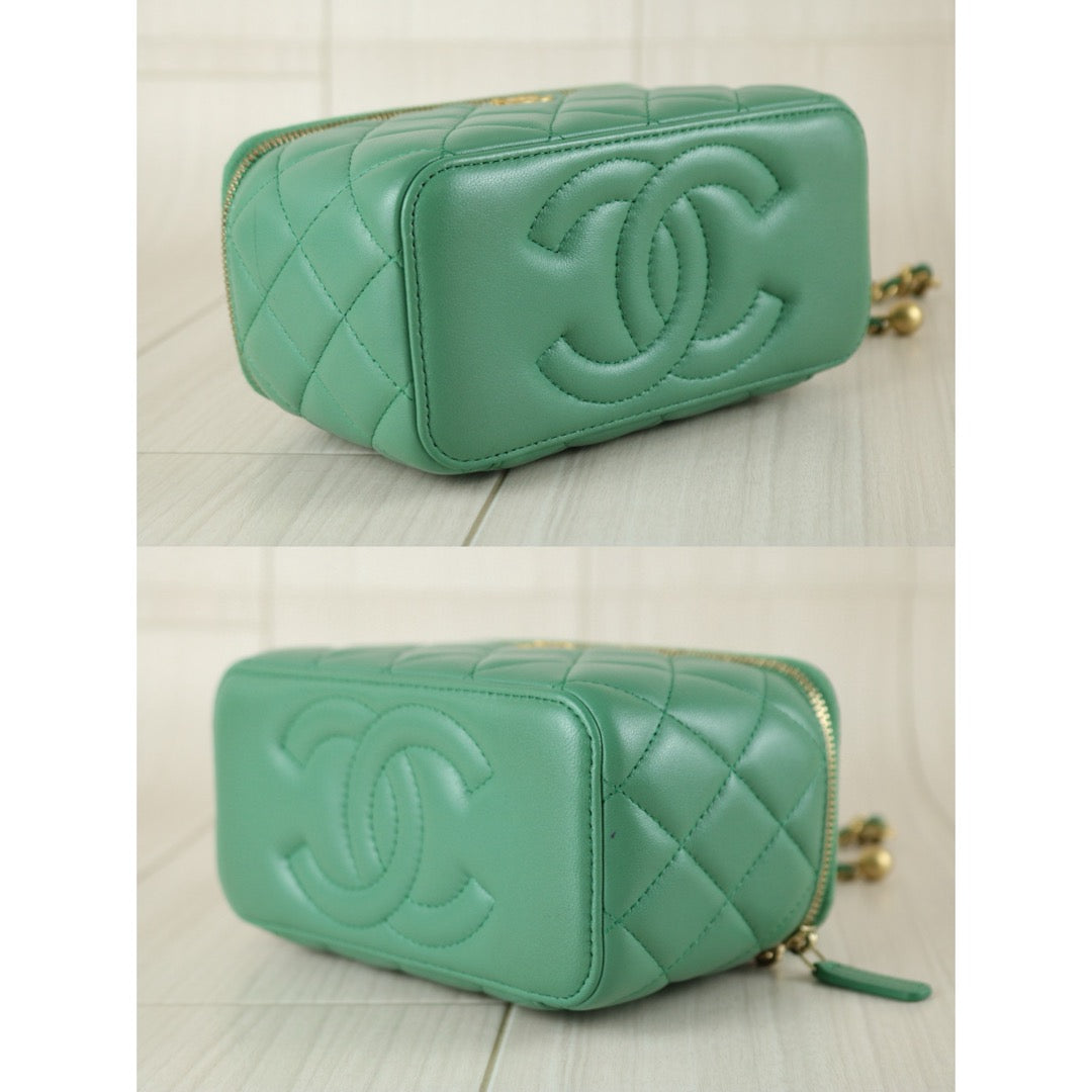 Very Good ( Rank A)｜ CHANEL Matrasse Lamb Skin Vanity Shoulder Bag Green｜R24111208