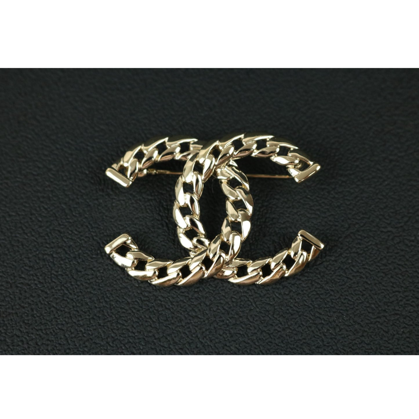 Include Authentic Detective Certificate of Authenticity｜Very Good ( Rank A)｜ CHANEL B24P Double C Chain Brooch Made in 2024 Year｜S26081805