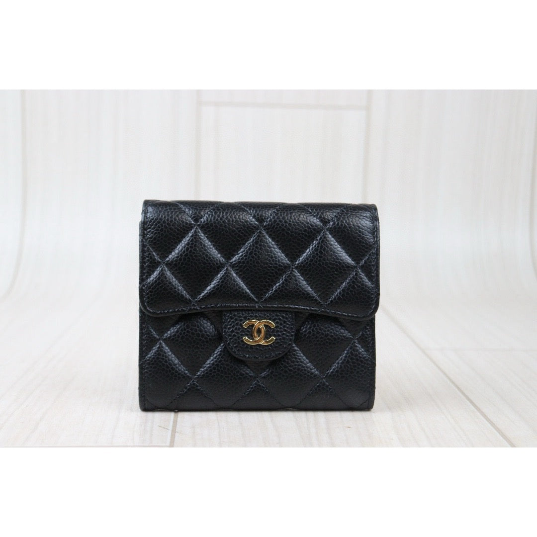 Very Good ( Rank A)｜Chanel Caviar Skin Black Wallet｜24080914