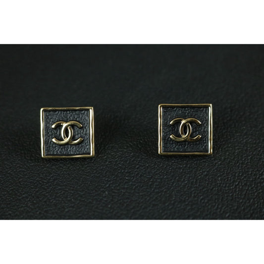 Include Authentic Detective Certificate of Authenticity｜Very Good ( Rank A) ｜CHANEL B23S Coco Mark Leather Block Earrings Made In 2023 Year ｜S26080109
