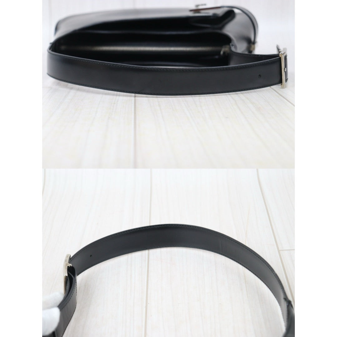 Very Good ( Rank A) ｜Ferragamo Calf Leather Shoulder Bag Black｜24092003