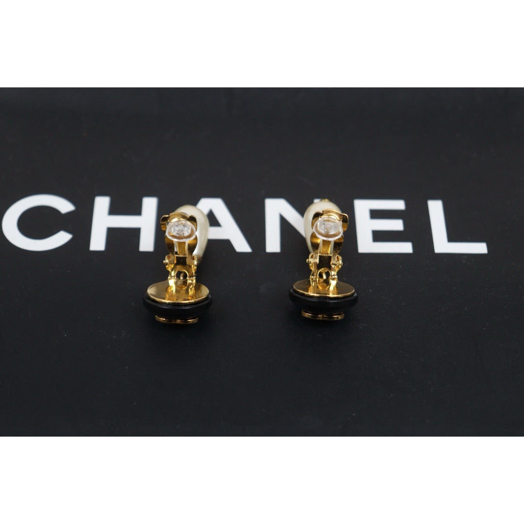 Very Good ( Rank A) ｜CHANEL  COCO Mark  Water Drop Pearl Earrings Made In 1996Year｜25103110