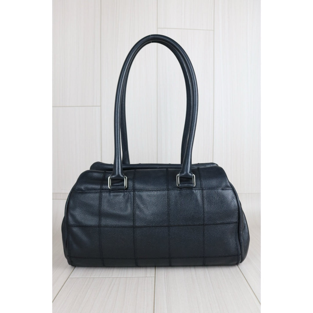 Include Entrupy Certificate of Authenticity｜Good ( Rank AB)｜ CHANEL  Calf Leather Square Quilt Boston  Shoulder Bag Black Made In 2005～2006Year｜S26060203