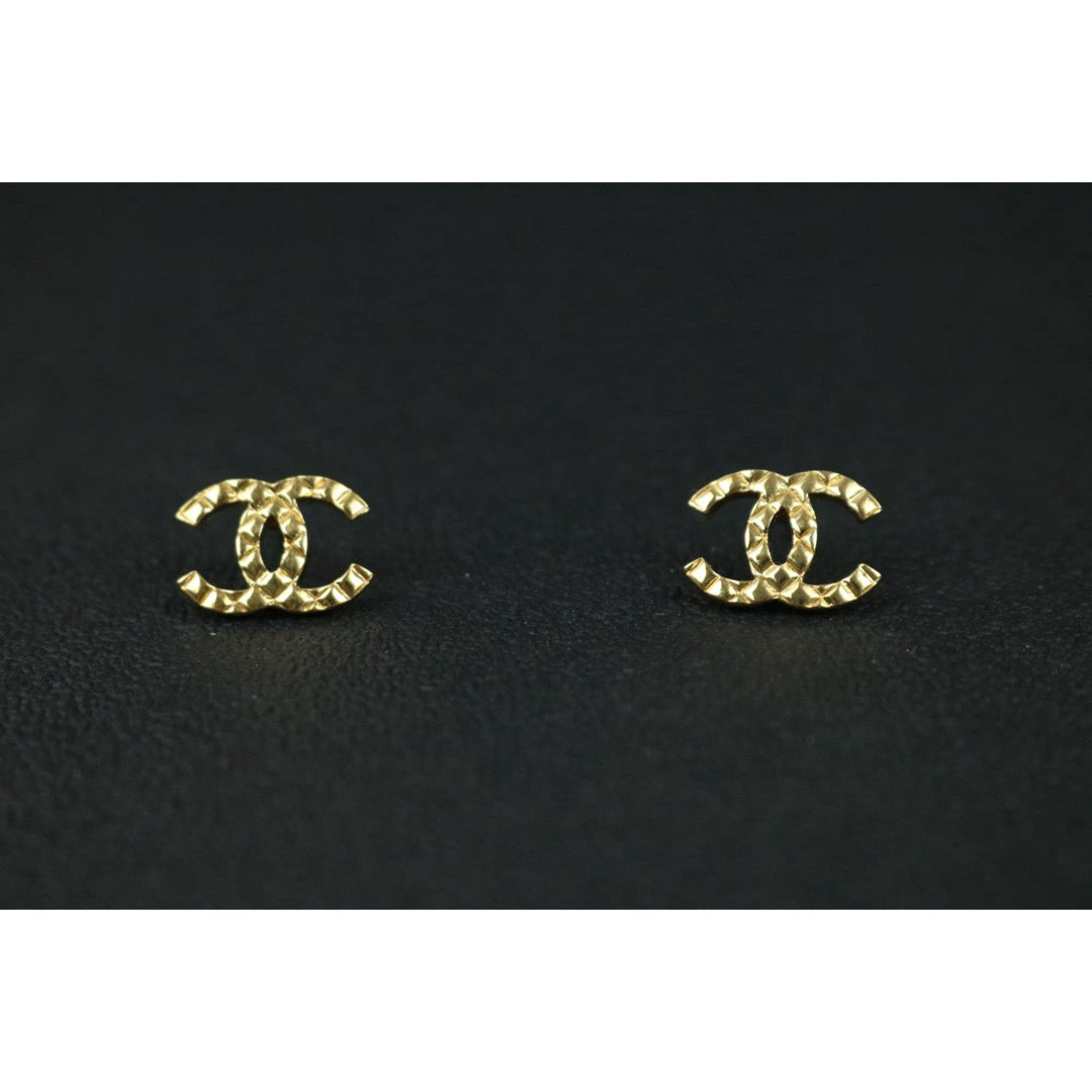 Include Authentic Detective Certificate of Authenticity｜Very Good ( Rank A) ｜CHANEL F24P COCO Mark Argyle Earrings Made In 2024 Year｜S26062506