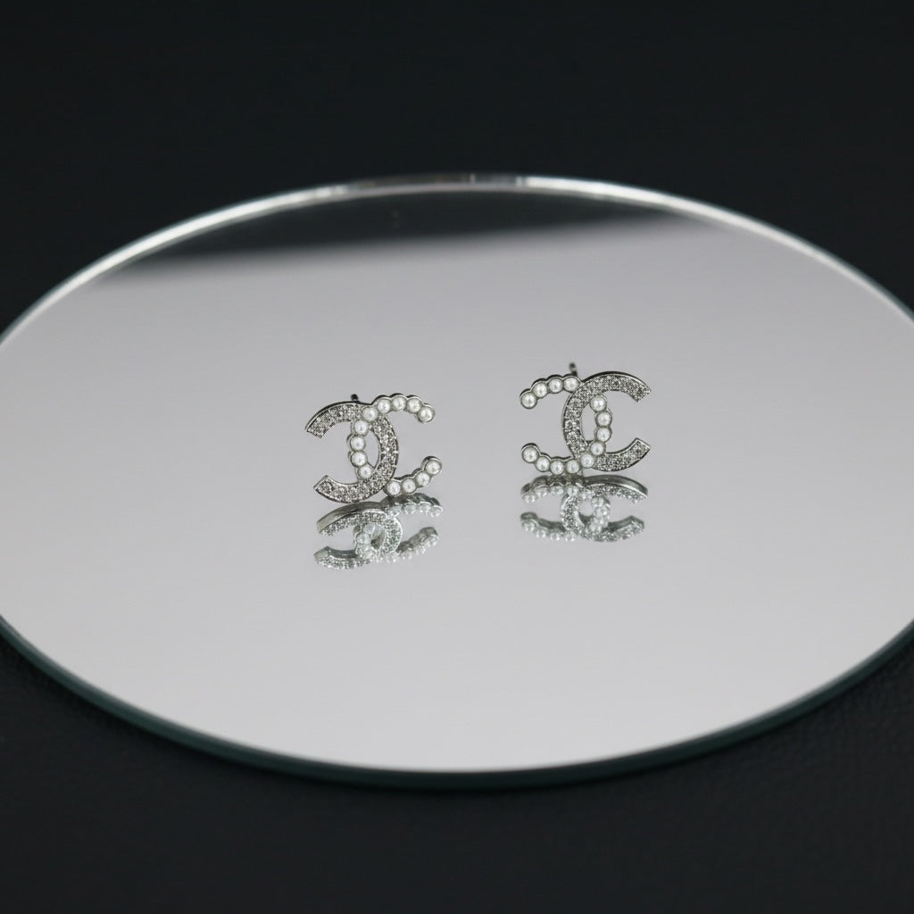 Include Authentic Detective Certificate of Authenticity｜Very Good ( Rank A) ｜CHANEL B24S COCO Mark Pearl Rhinestone Earrings Made In 2024Year｜S26061603