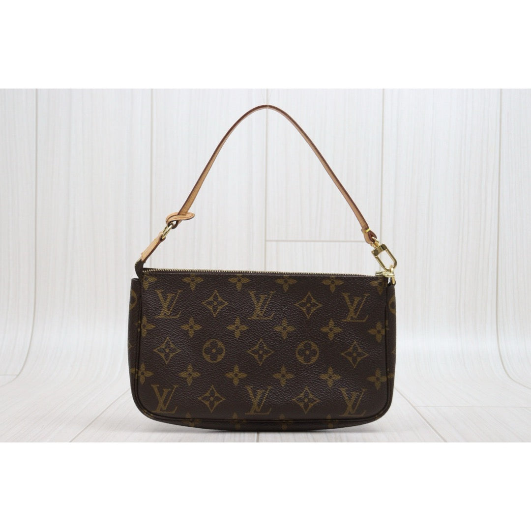 Very Good ( Rank A)｜LV Monogram Pochette Accessoires ｜26021702