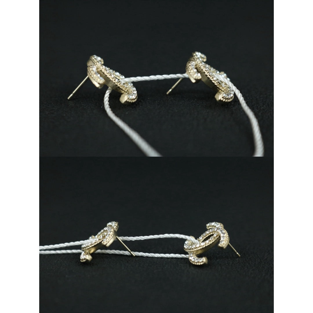 Include Authentic Detective Certificate of Authenticity｜Very Good ( Rank A) ｜CHANEL A19K COCO Mark  Rhinestone Earrings Made In 2019Year｜S26061604