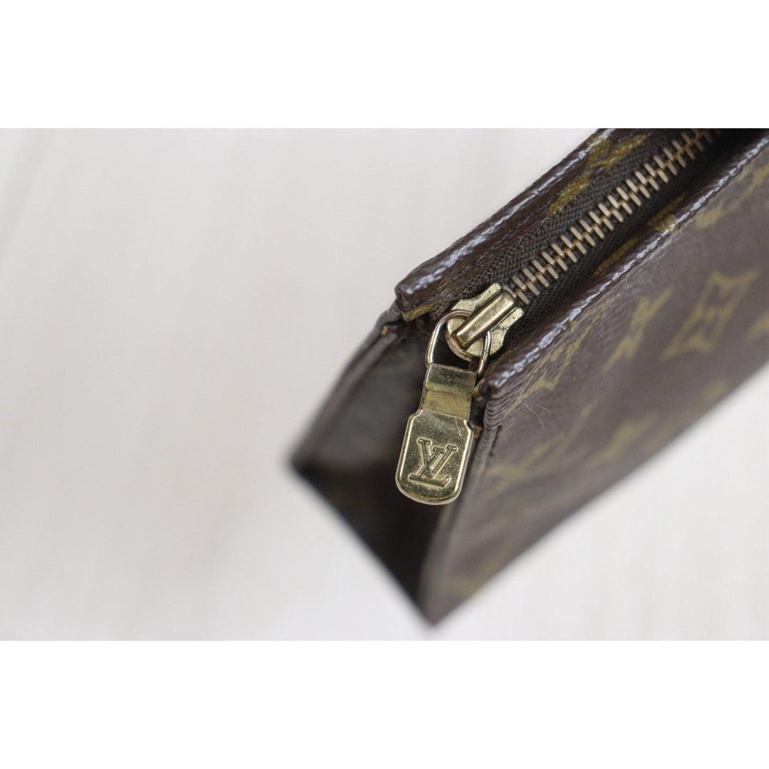 Include Entrupy Certificate of Authenticity｜Very Good ( Rank A) ｜Louis Vuitton Monogram Pochette Toilette 19｜26101401