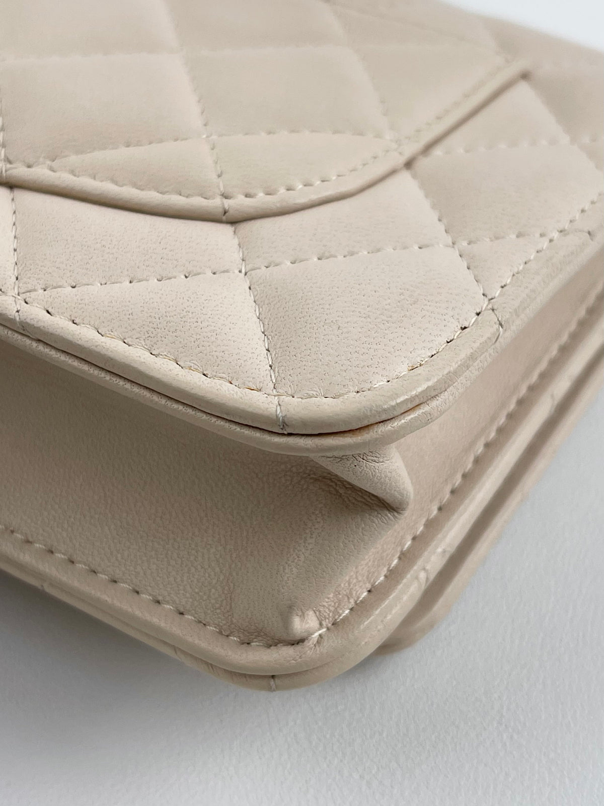 Include Entrupy Certificate of Authenticity｜Very Good ( Rank A) ｜CHANEL Lambskin Beige WOC Chain Bag