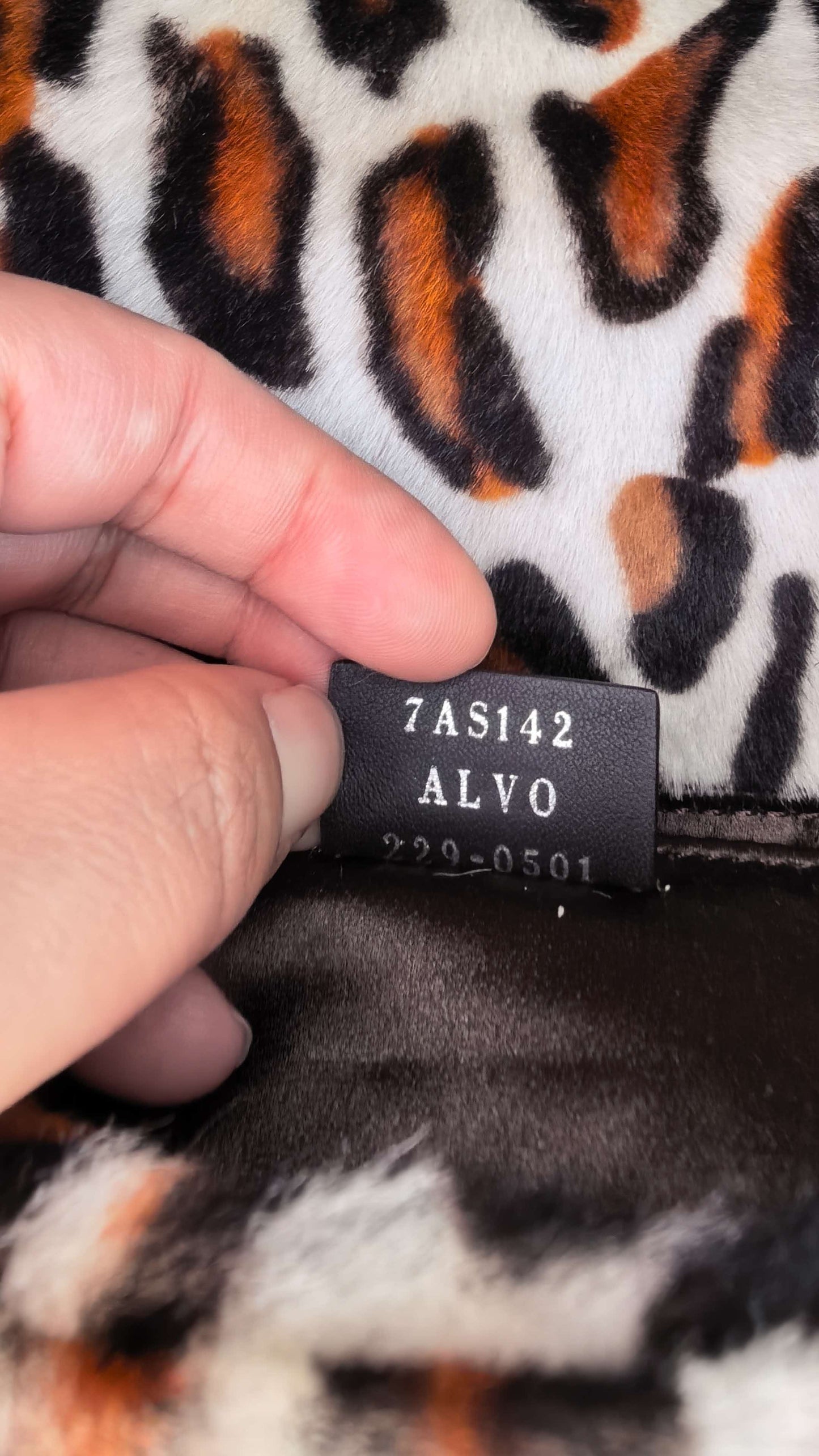 Include Entrupy Certificate of Authenticity｜Very Good ( Rank A)｜ FENDI Mamma Baguette Shoulder Bag