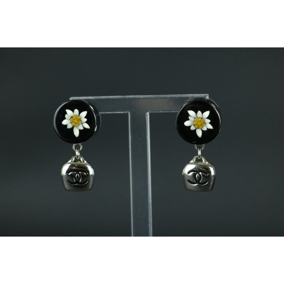 Very Good ( Rank A) ｜ CHANEL Coco Mark Daisy Earrings  Made In 2015Year ｜X25110338