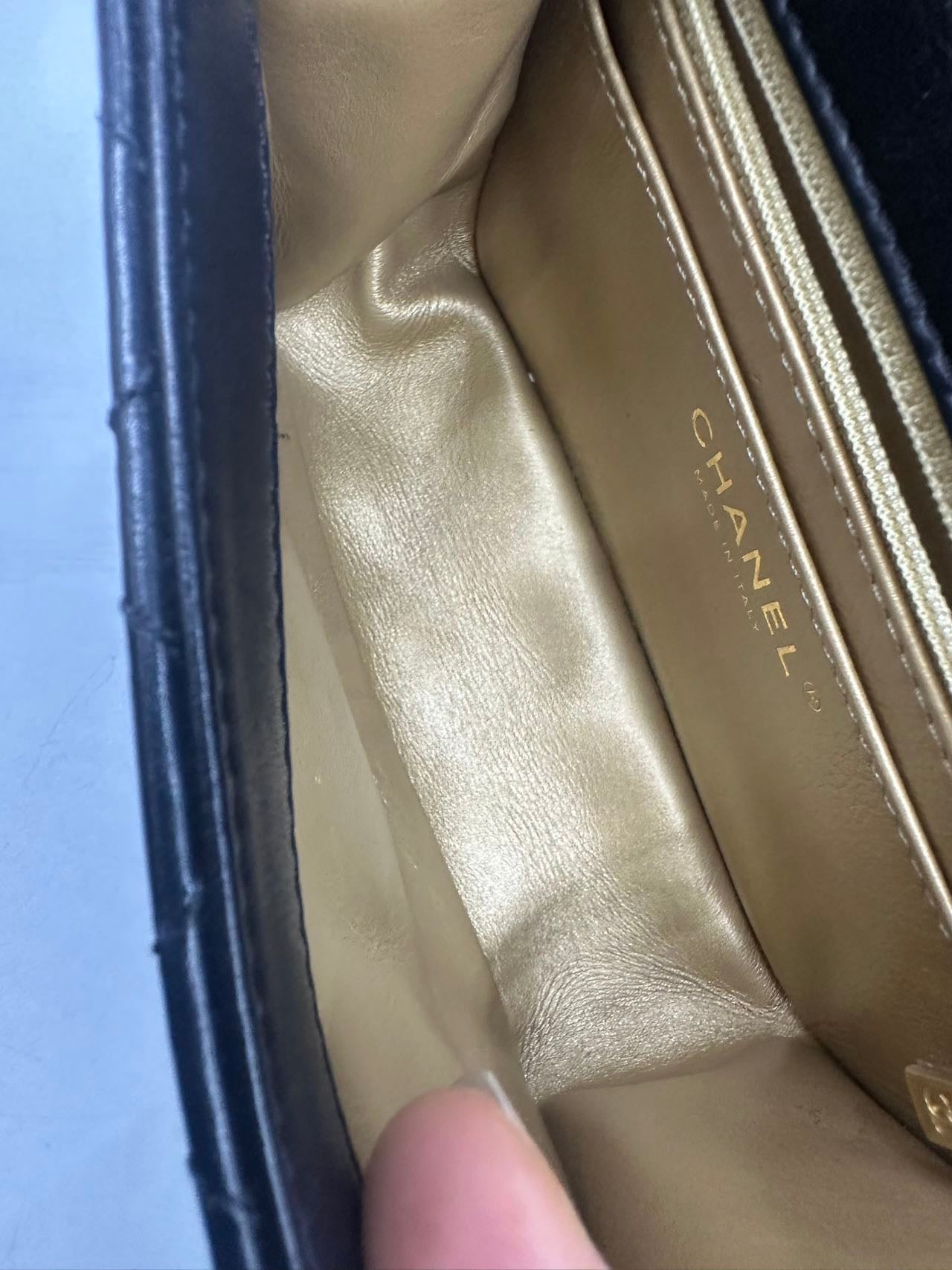 Include Entrupy Certificate of Authenticity｜Very Good ( Rank A)｜ CHANEL Lanbskin Square Shoulder Bag Black