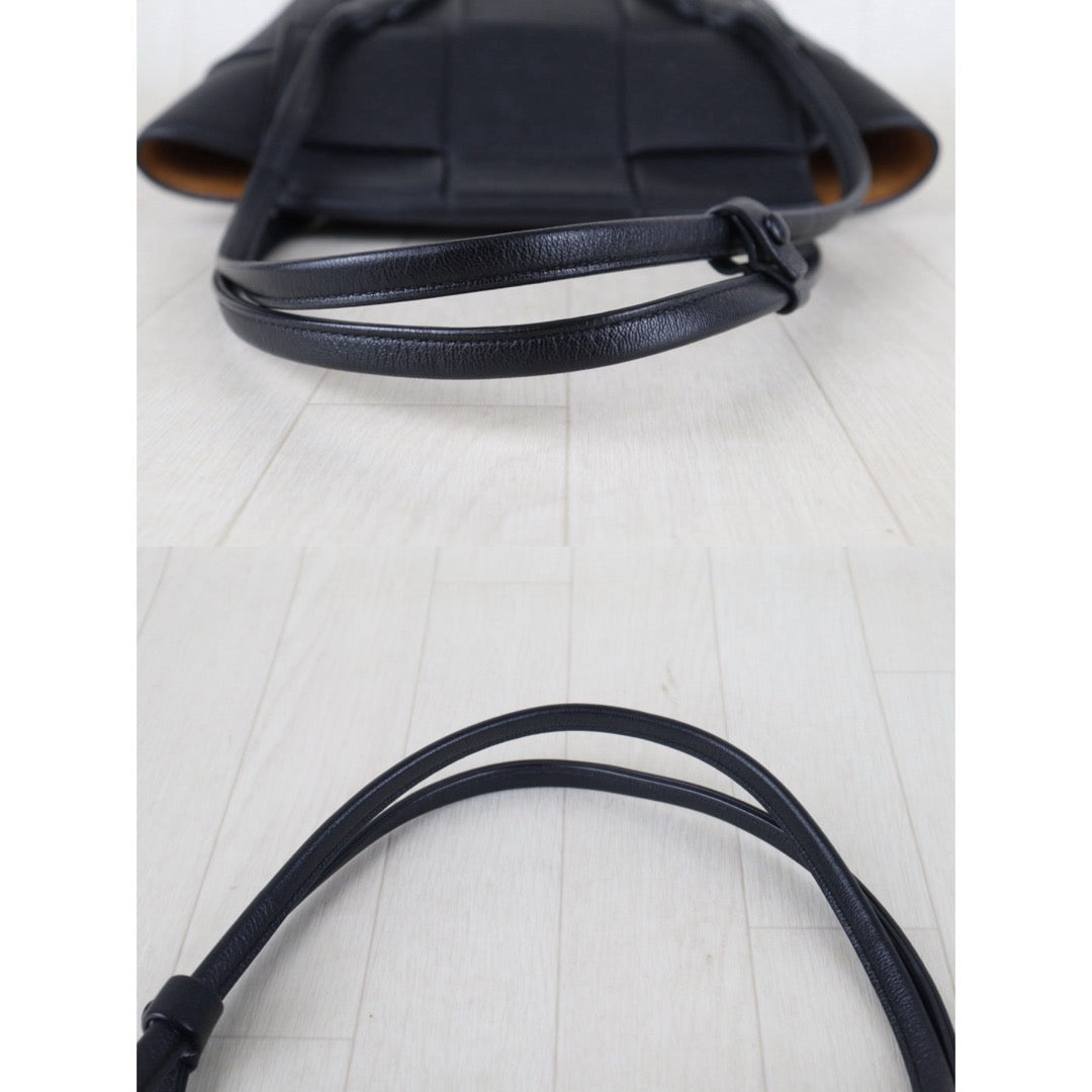Include Entrupy Certificate of Authenticity｜Very Good ( Rank A)｜ Bottega Veneta Arco 33 Calfskin Camel Shoulder Bag Black｜Z26100203