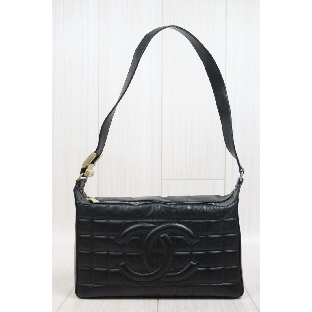 Include Entrupy Certificate of Authenticity｜Good ( Rank AB)｜CHANEL Choco Bar Lambskin Black Shoulder Bag  Made In 2003～2004Year｜26040210